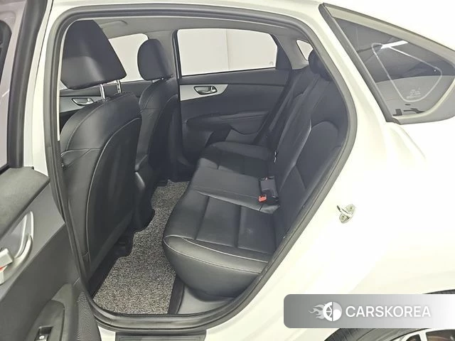 Kia The New K3 2nd generation 2021 Белый из Кореи, фото 3