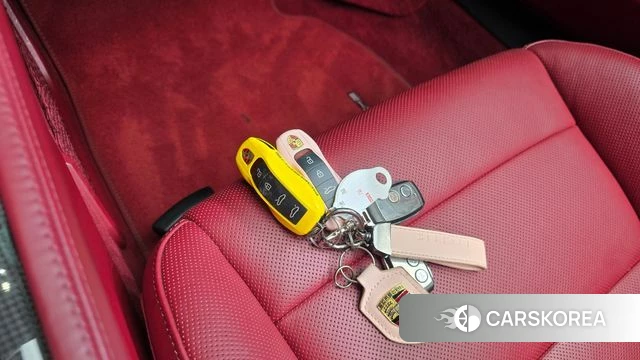 Porsche 718 Boxster 2024 Серебристо-серый из Кореи, фото 3