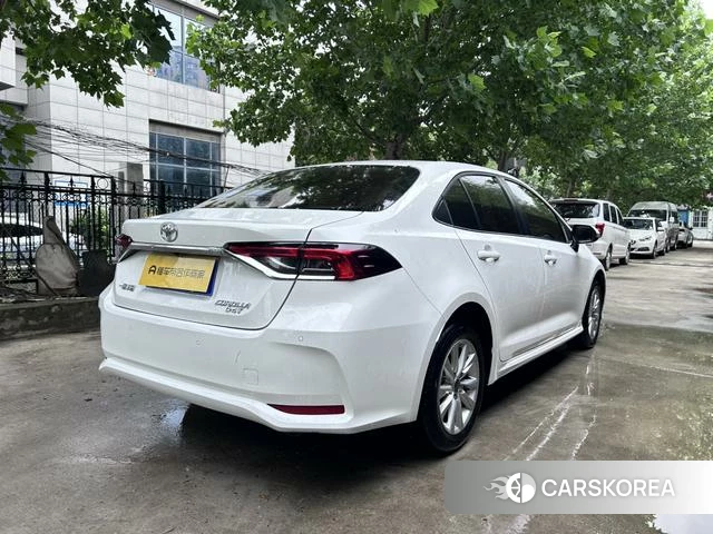 Toyota Corolla 2023 Белый из Китая, фото 3