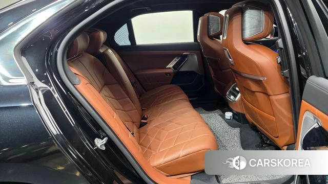 BMW 7 Series (G70) 2024 Черный из Кореи, фото 3