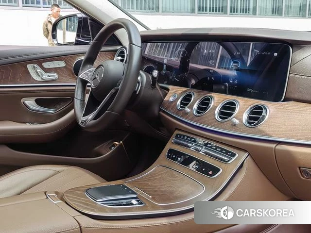 Mercedes-Benz E-Class 2023 Черный из Китая, фото 3