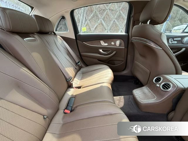Mercedes-Benz E-Class 2021 Белый из Китая, фото 3