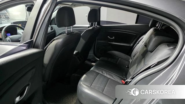 Renault Korea (Samsung) SM3 Z.E. 2019 Серебристо-серый из Кореи, фото 3