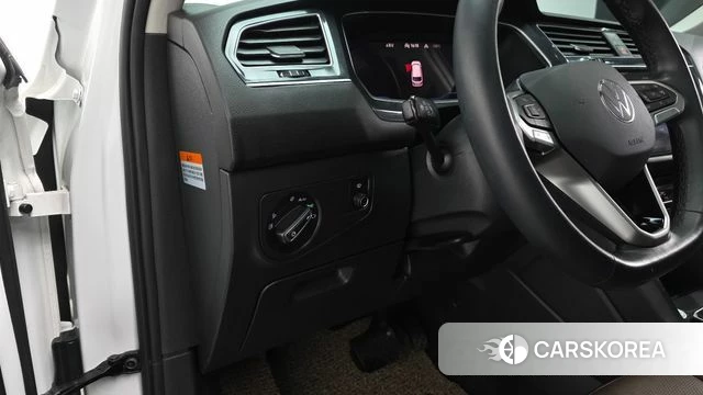 Volkswagen Tiguan Allspace 2024 Белый из Кореи, фото 3
