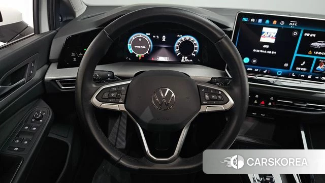 Volkswagen Golf 8th Generation 2025 Белый из Кореи, фото 3