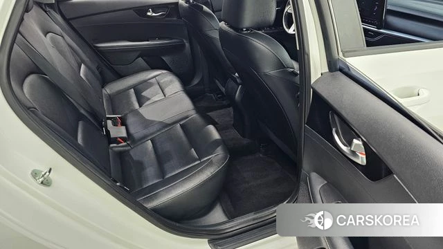 Kia The New K3 2nd generation 2023 Белый из Кореи, фото 3