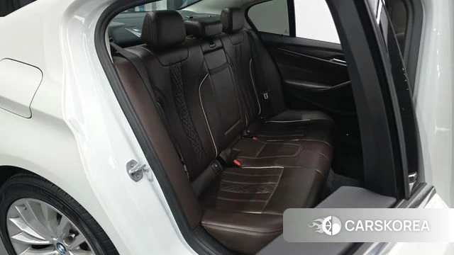 BMW 5 Series (G30) 2018 Белый из Кореи, фото 3