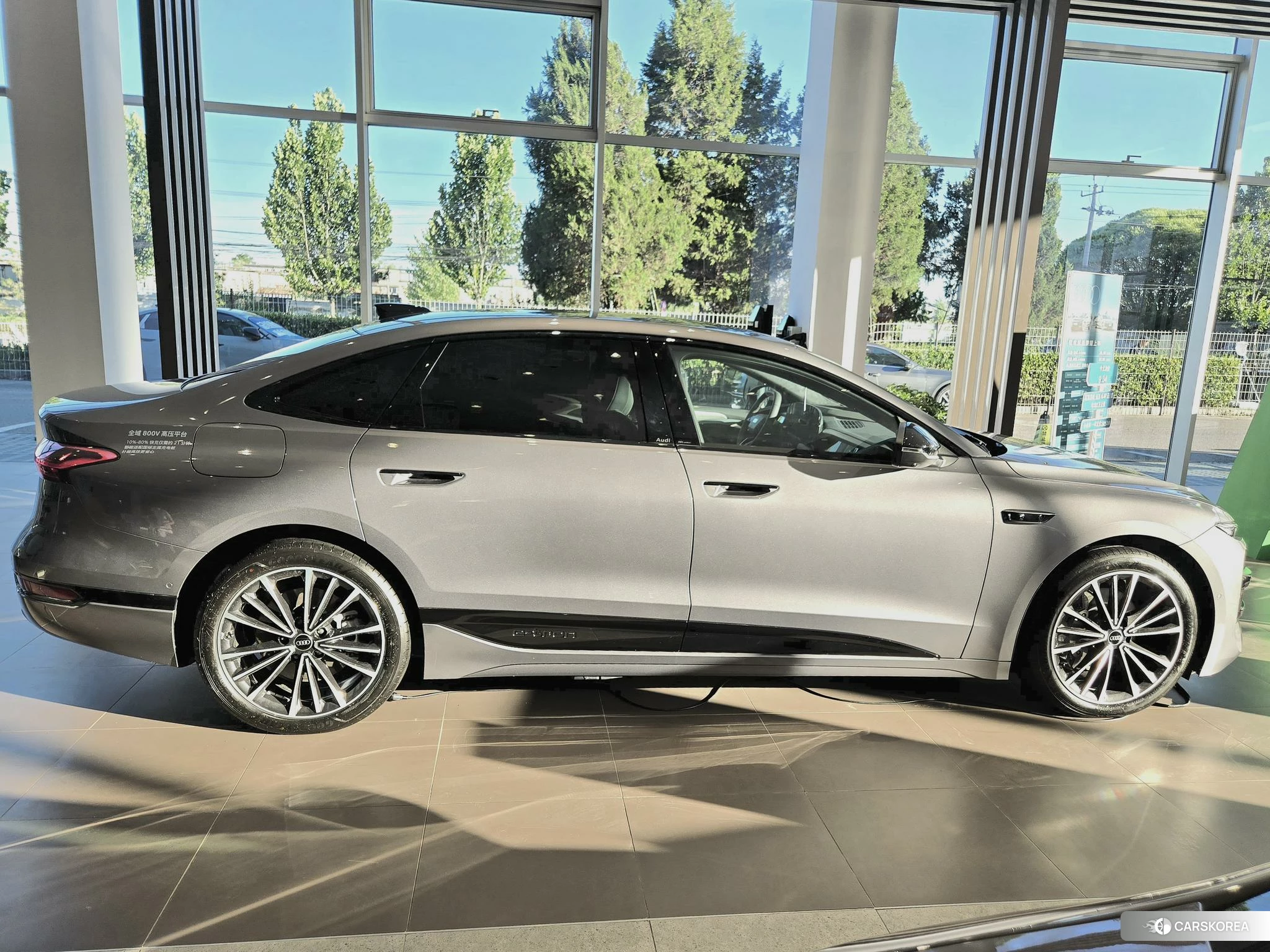 Audi A6L 2026 Серебристо-серый из Китая, фото 3