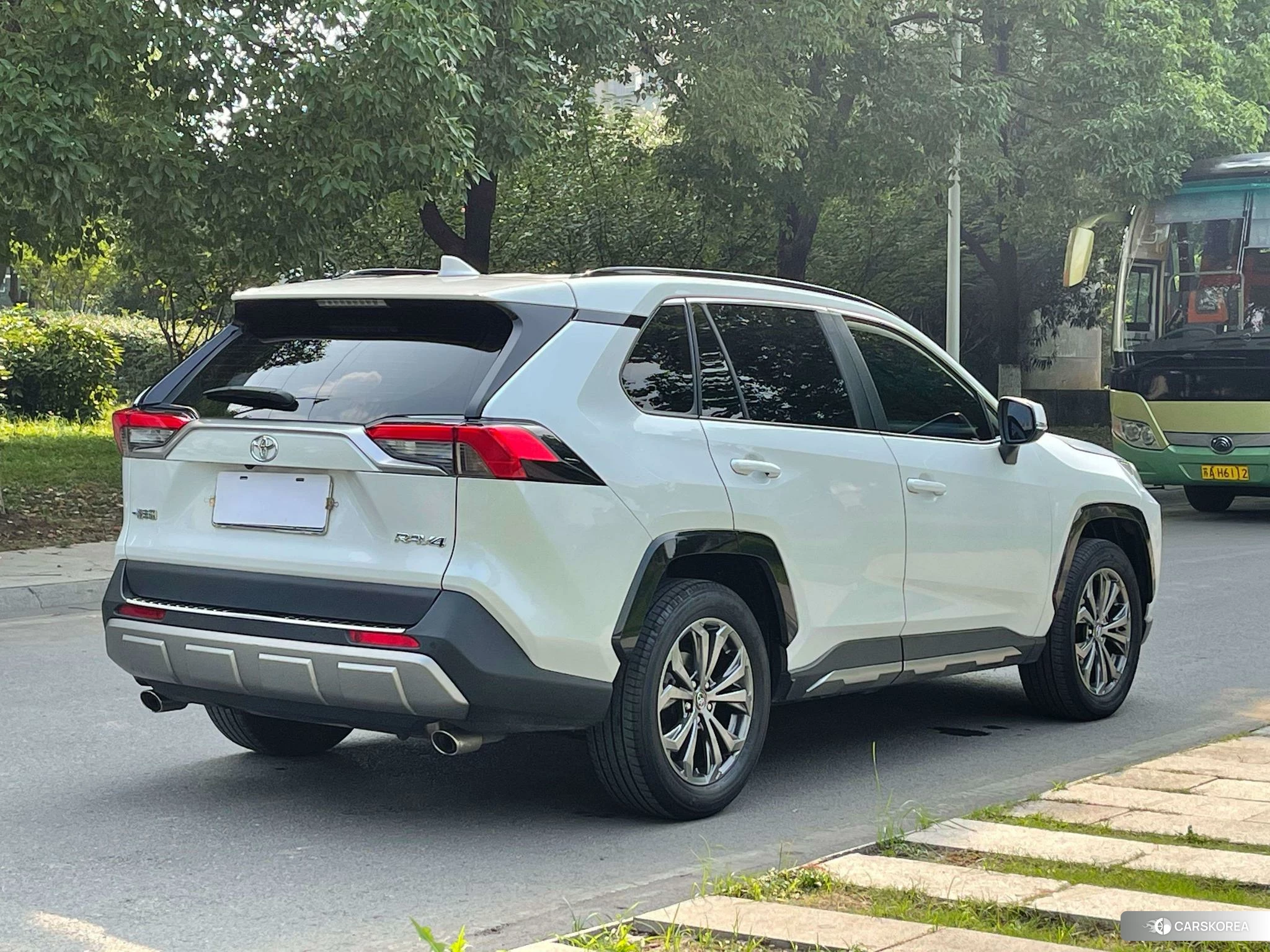 Toyota RAV4 2024 Белый из Китая, фото 3