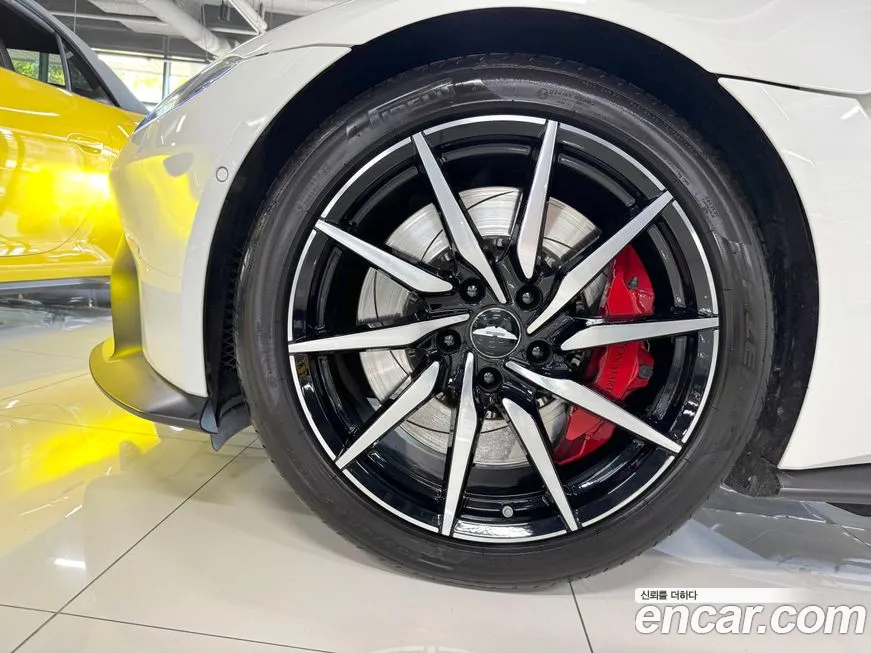 Aston Martin Vantage 2nd Generation 2019 Белый из Кореи, фото 3