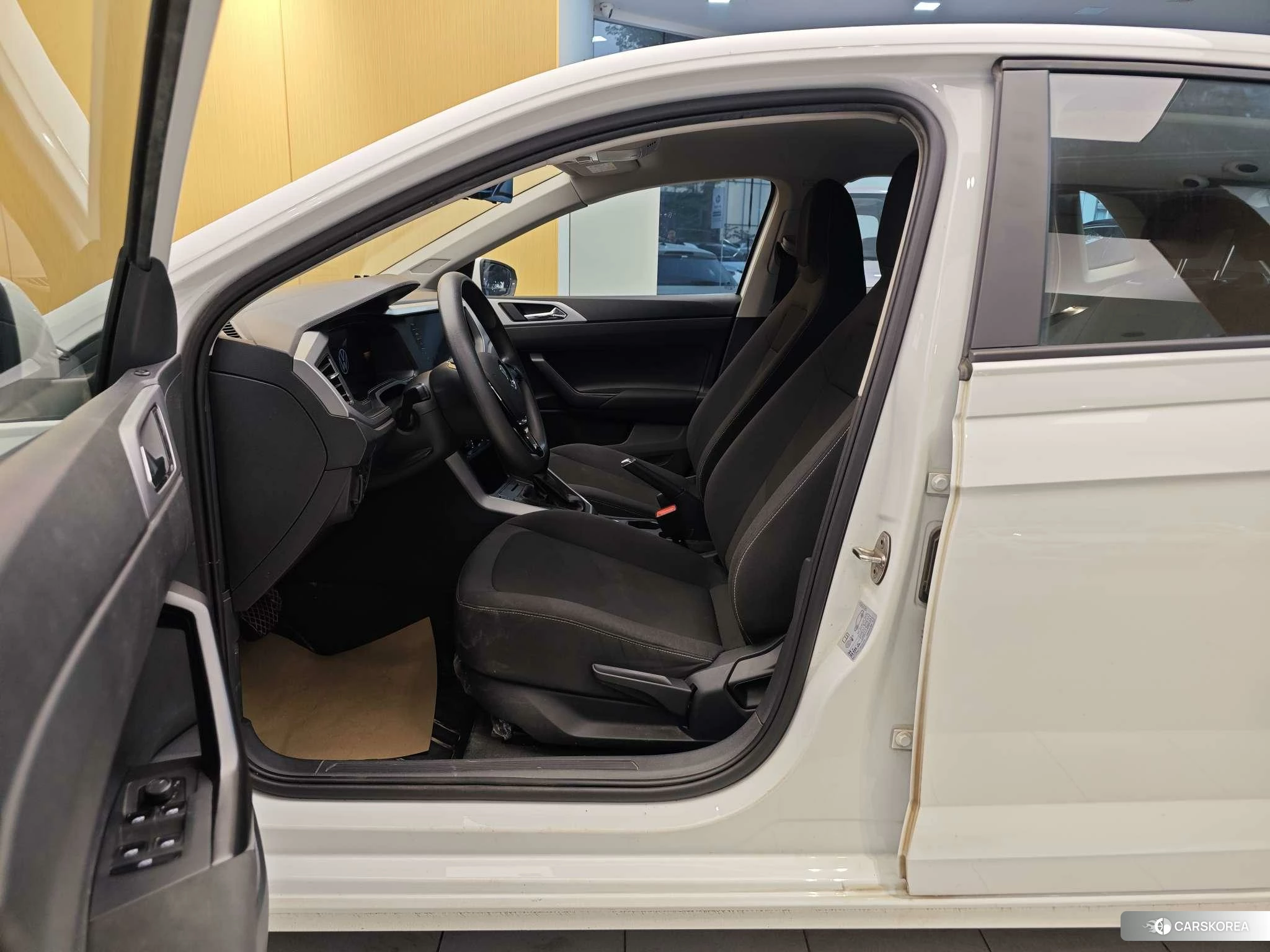 Volkswagen Polo 2023 Белый из Китая, фото 3