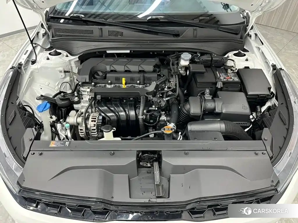 Kia K3 2023 Белый из Китая, фото 3