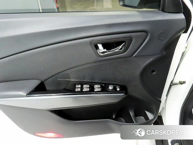 Ssangyong Tivoli Armor 2018 Белый из Кореи, фото 3