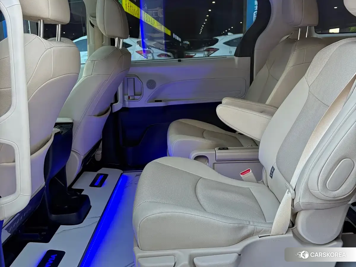 Toyota Granvia 2024 Черный из Китая, фото 3