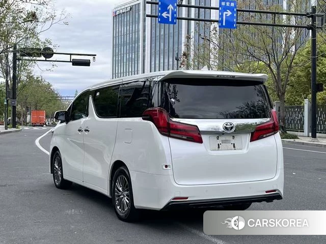 Toyota Alphard 2023 Белый из Китая, фото 3