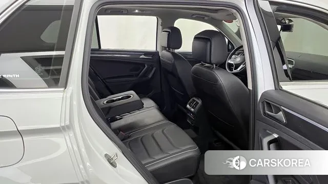 Volkswagen Tiguan second Generation 2024 Белый из Кореи, фото 3