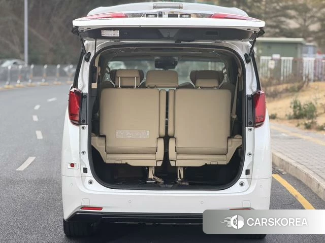 Toyota Alphard 2023 Белый из Китая, фото 3