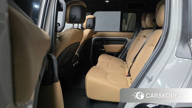 Land Rover Defender (L663) 2026 Серебристо-серый из Кореи, фото 3