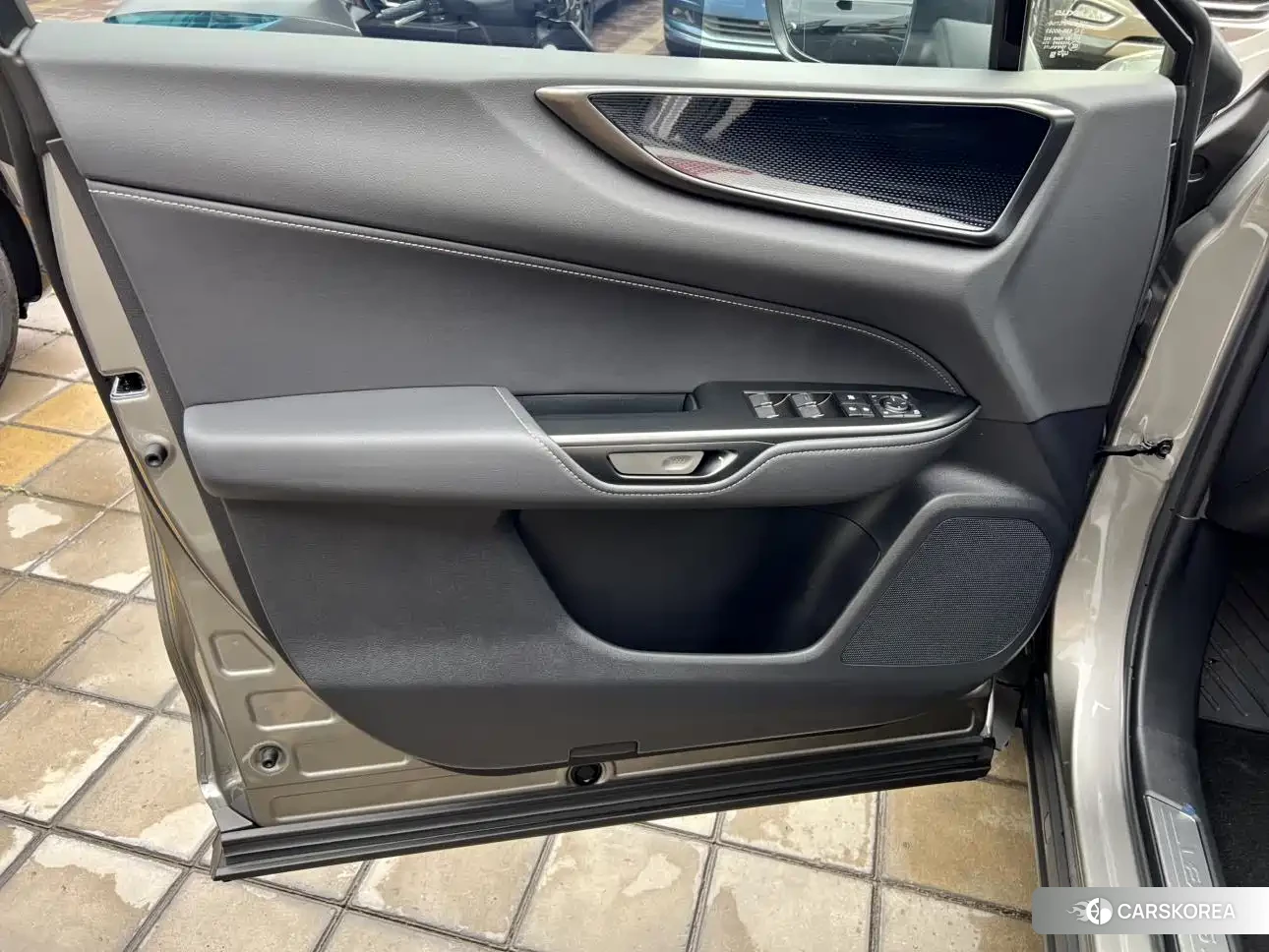 Lexus NX 2024 Silver/gray из Китая, фото 3