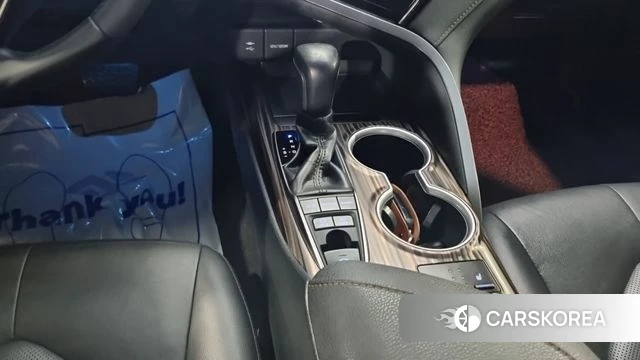 Toyota Camry (XV70) 2018 Серый из Кореи, фото 3