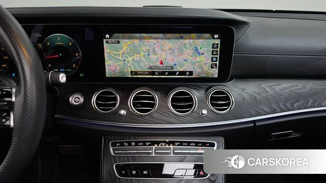 Mercedes-Benz E-Class W213 2023 Белый из Кореи, фото 3
