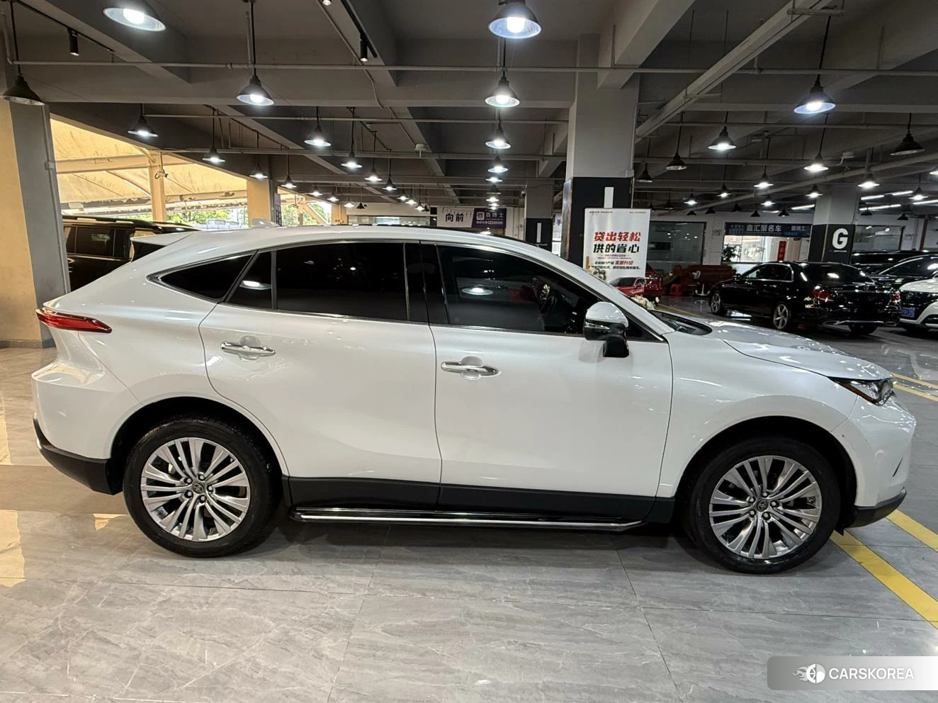 Toyota Harrier 2021 Белый из Китая, фото 3