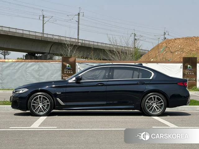 BMW 5 series PHEV 2023 Черный из Китая, фото 3