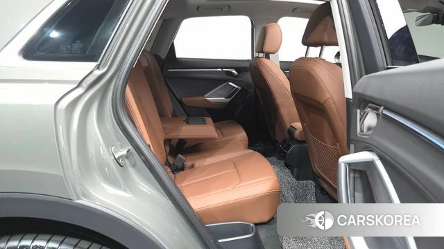 Audi Q3 (F3) 2023 Серый из Кореи, фото 3