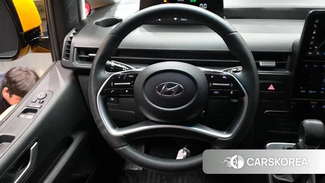 Hyundai Staria 2023 Желтый из Кореи, фото 3