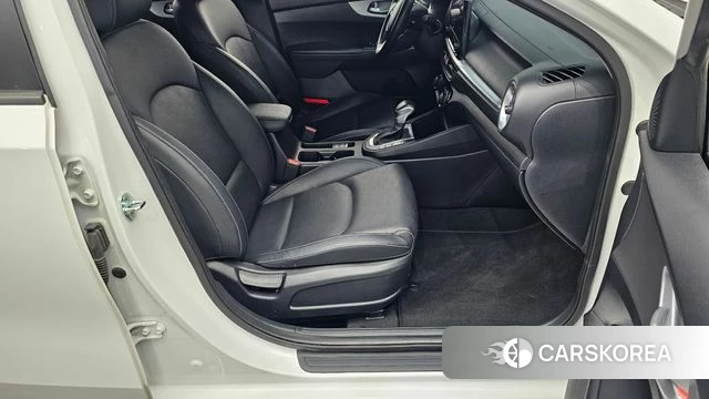 Kia The New K3 2nd generation 2022 Белый из Кореи, фото 3