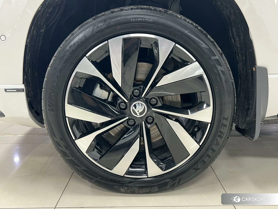 Skoda Karoq 2022 Белый из Китая, фото 3