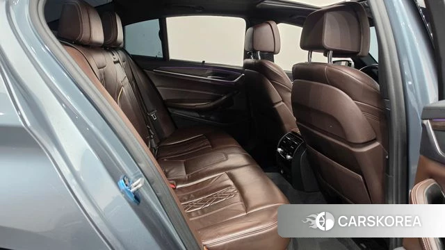 BMW 5 Series (G30) 2018 Серебристо-серый из Кореи, фото 3