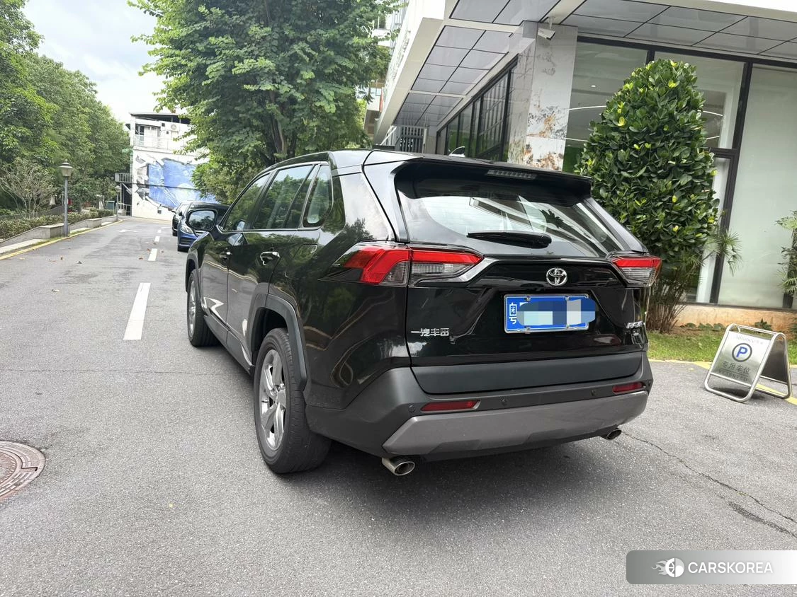 Toyota RAV4 2022 Черный из Китая, фото 3