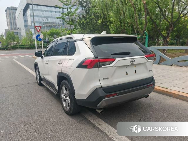 Toyota RAV4 2021 Белый из Китая, фото 3