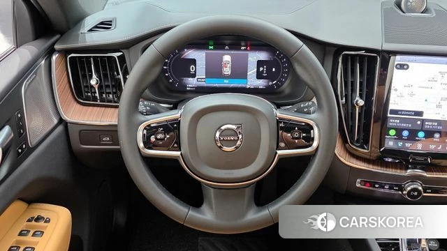 Volvo XC60 second Generation 2023 Черный из Кореи, фото 4