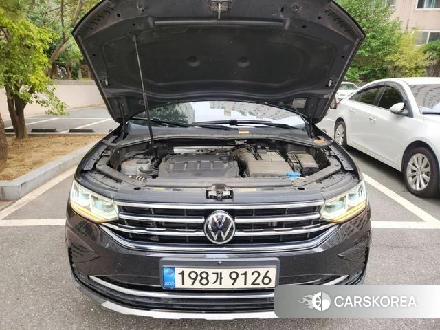 Volkswagen Tiguan second Generation 2021 Черный из Кореи, фото 3