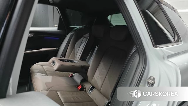 Audi Q4 e-Tron (F4) 2023 Белый из Кореи, фото 3