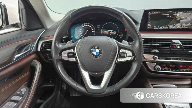 BMW 5 Series (G30) 2019 Белый из Кореи, фото 3