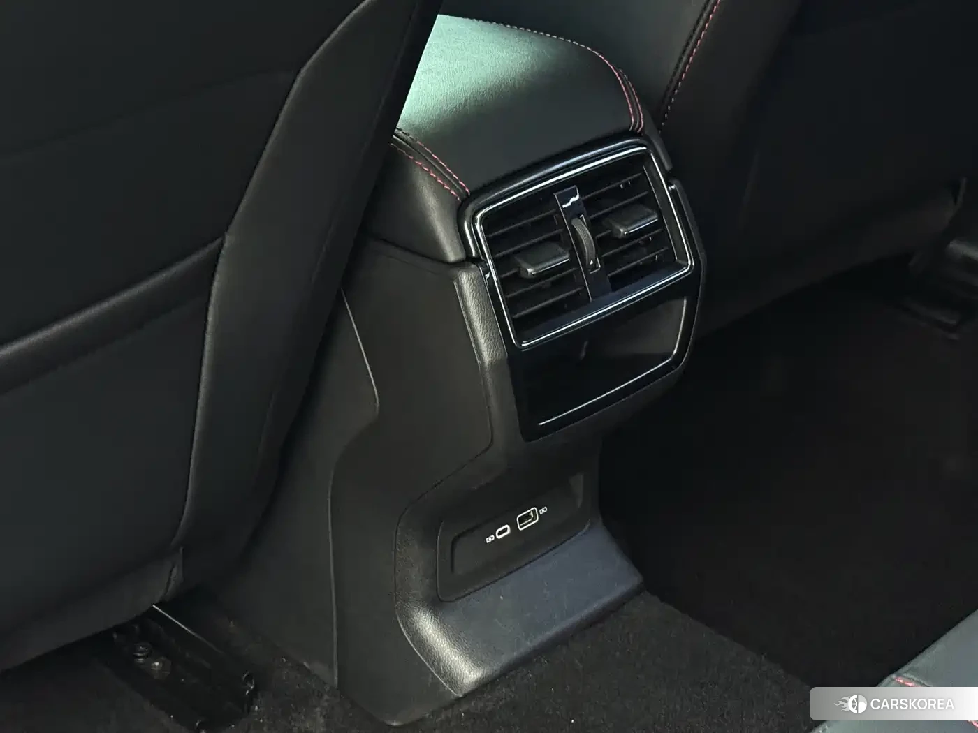 Skoda Karoq 2023 Белый из Китая, фото 3