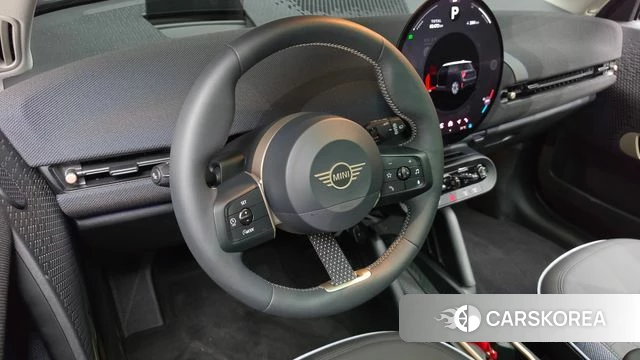 Mini Cooper Electric 4th Generation 2024 Черный из Кореи, фото 3