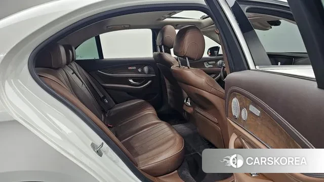 Mercedes-Benz E-Class W213 2018 Белый из Кореи, фото 3