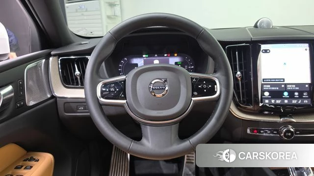 Volvo XC60 second Generation 2023 Белый из Кореи, фото 3