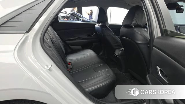 Hyundai Avante (CN7) 2021 Серебристо-серый из Кореи, фото 3