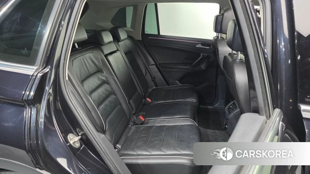 Volkswagen Tiguan second Generation 2021 Черный из Кореи, фото 3