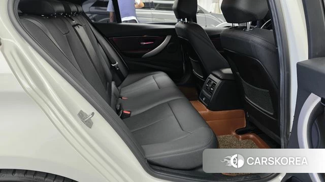 BMW 3 Series (F30) 2018 Белый из Кореи, фото 3