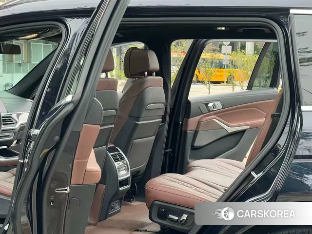 BMW X7 2021 Черный из Китая, фото 3