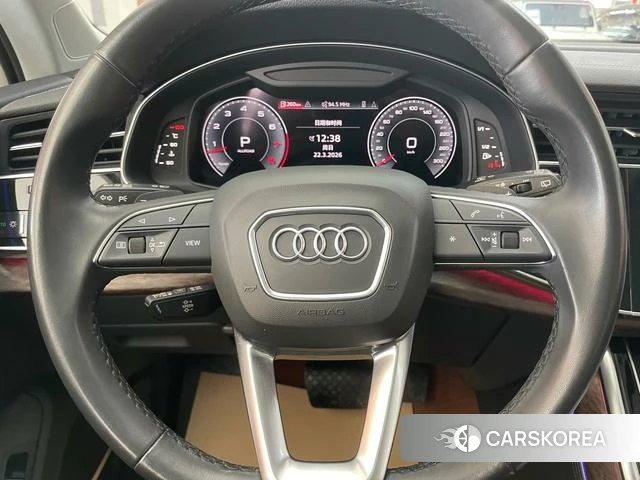 Audi Q7 2023 Черный из Китая, фото 3