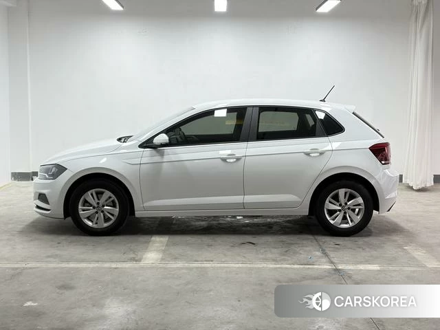 Volkswagen Polo 2023 Белый из Китая, фото 3