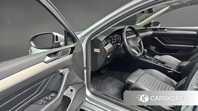 Volkswagen Passat GT (B8) 2022 Серый из Кореи, фото 3
