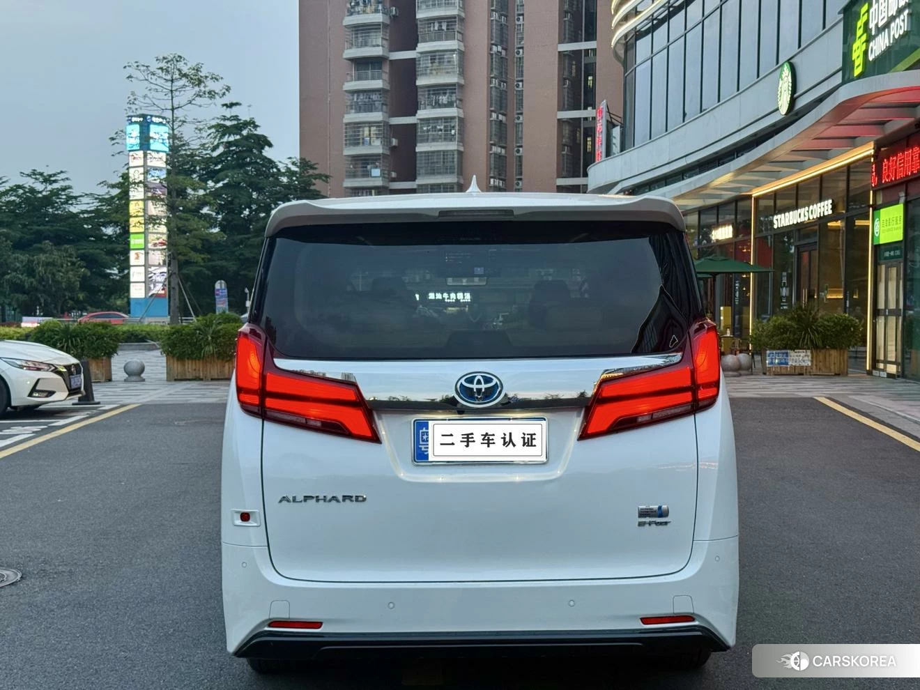 Toyota Alphard 2021 Белый из Китая, фото 3